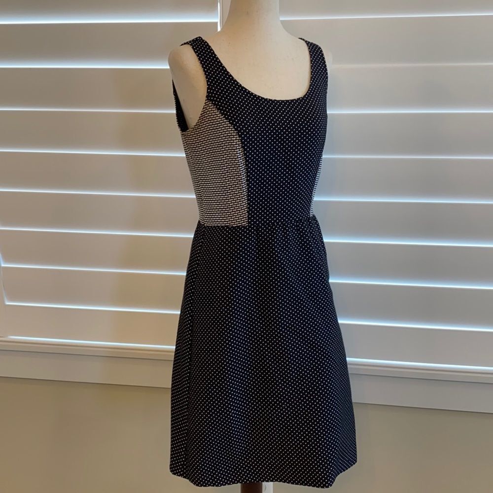 Sz 4 black and white color block Limited sleeveless dress